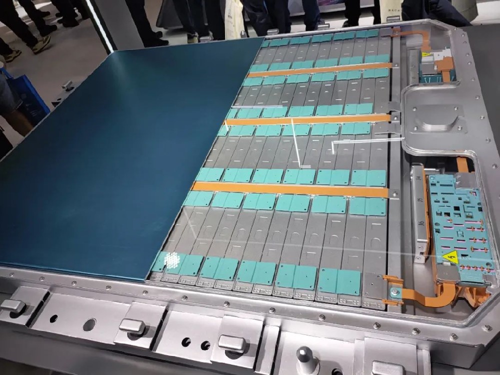 膠粘劑：產業輕量化的核心引擎與破局之路